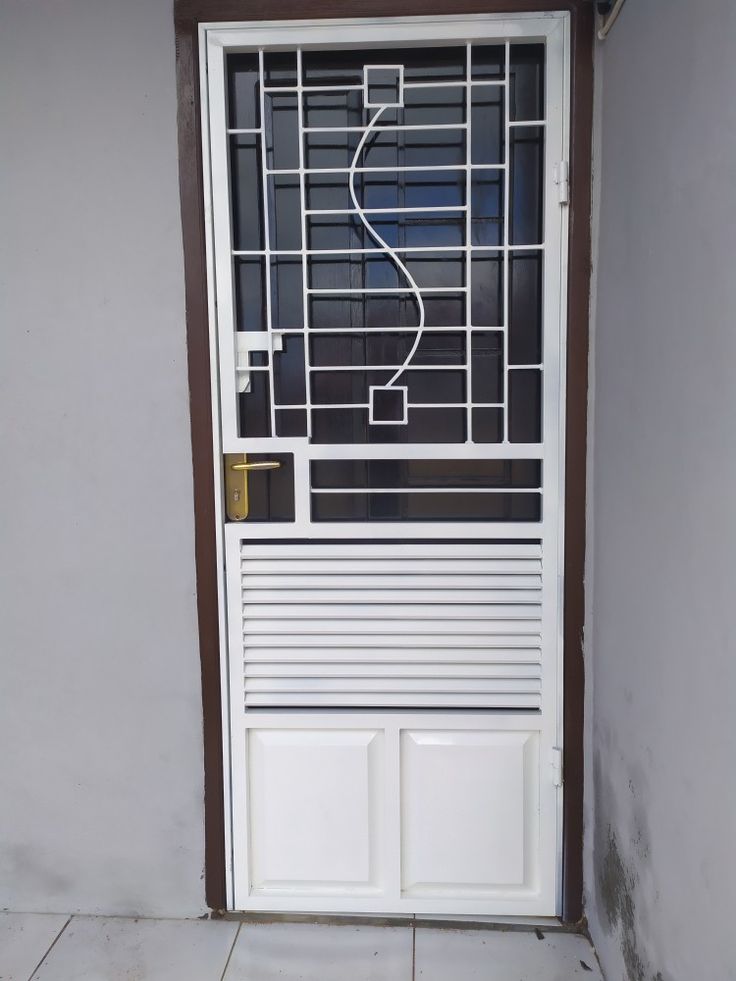Pintu besi/ gerbang